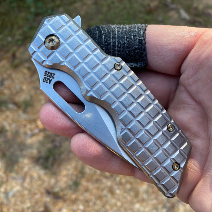 Mark 1 Medium - Pineapple Grenade Pattern Drop Point