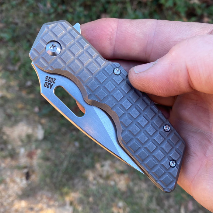 Mark 1 Medium - Pineapple Grenade Pattern Drop Point